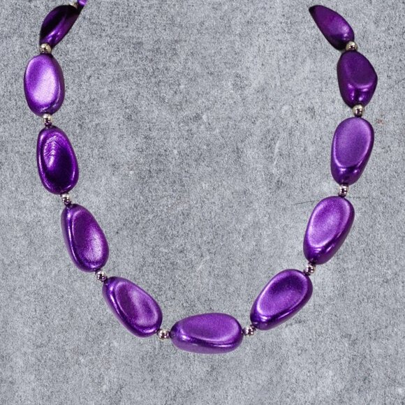 Purple bead fashion necklace with large purple beads and  shiny silver beads - Picture 9 of 9